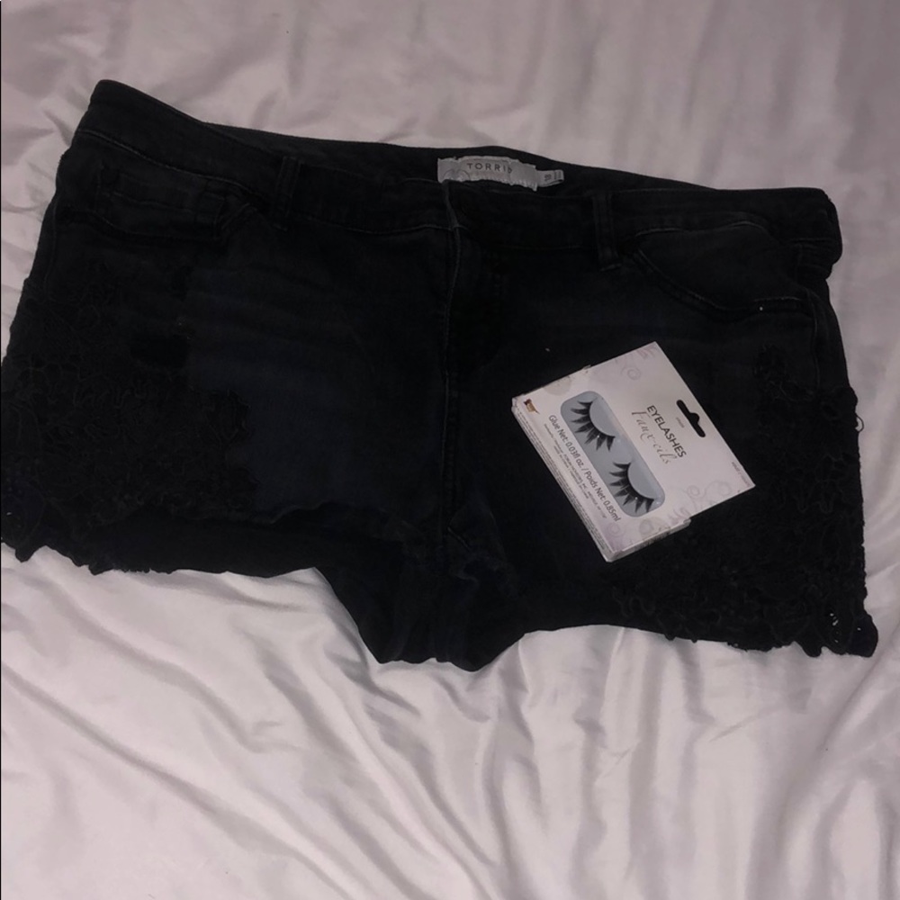 Torrid size 18 lace shorts with free lashes